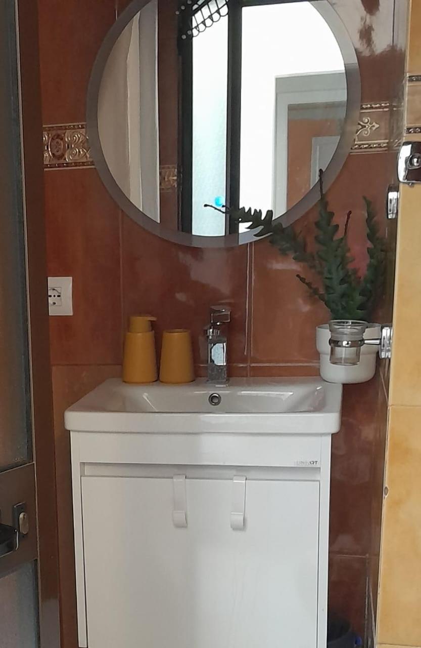 Bani'S Cozy Lovely Apt Тирана Екстер'єр фото